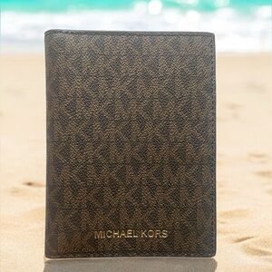 Micheal Kors Passport Cover